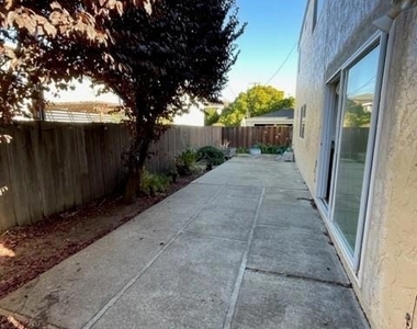 1132 Paloma - Photo Thumbnail 10