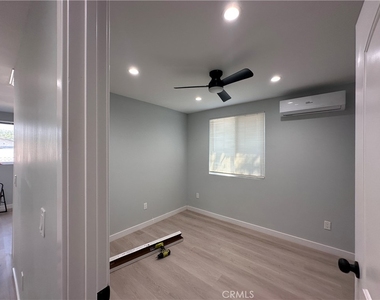 1025 W 11th St - Photo Thumbnail 4