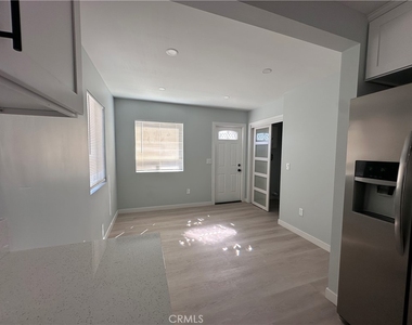 1025 W 11th - Photo Thumbnail 3