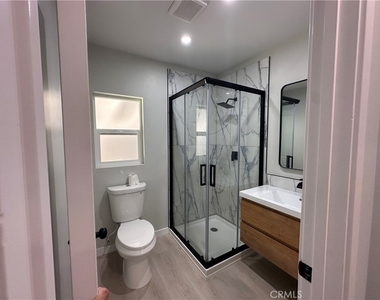 1025 W 11th - Photo Thumbnail 5