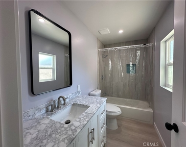 1025 W 11th - Photo Thumbnail 7