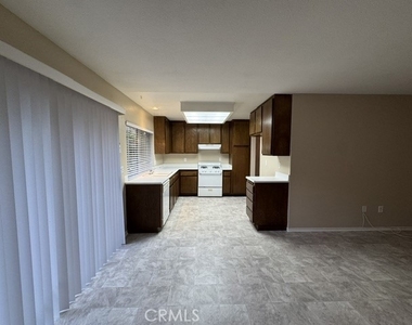 11562 Hartford Court - Photo Thumbnail 12