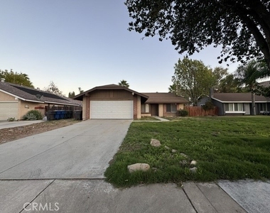 11562 Hartford Court - Photo Thumbnail 2