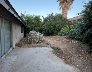 11562 Hartford Court - Photo Thumbnail 17