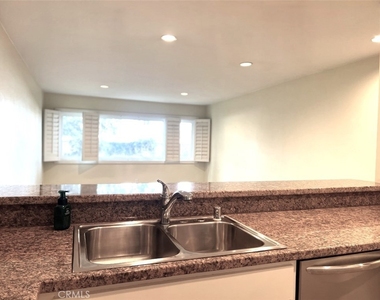 1025 N Kings - Photo Thumbnail 3