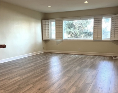 1025 N Kings - Photo Thumbnail 1
