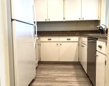 1025 N Kings - Photo Thumbnail 4