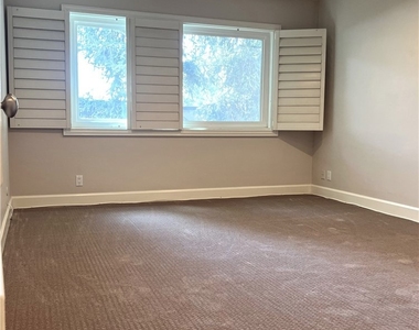 1025 N Kings - Photo Thumbnail 10