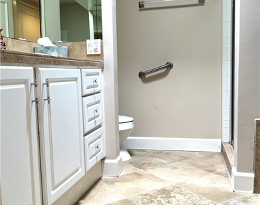 1025 N Kings - Photo Thumbnail 8