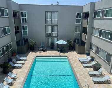 1025 N Kings - Photo Thumbnail 12