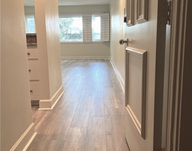 1025 N Kings - Photo Thumbnail 6