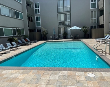 1025 N Kings - Photo Thumbnail 13