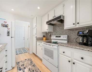 6635 Altawoods Way - Photo Thumbnail 7