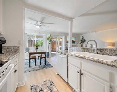 6635 Altawoods Way - Photo Thumbnail 8