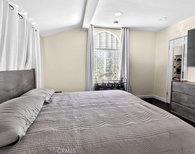 1256 Irving Avenue - Photo Thumbnail 30