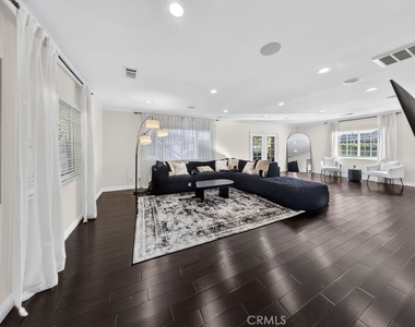 1256 Irving Avenue - Photo Thumbnail 11