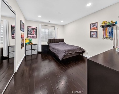 1256 Irving Avenue - Photo Thumbnail 26