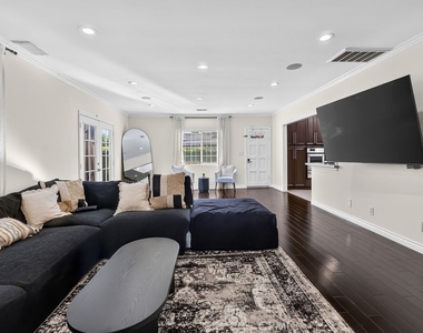 1256 Irving Avenue - Photo Thumbnail 12