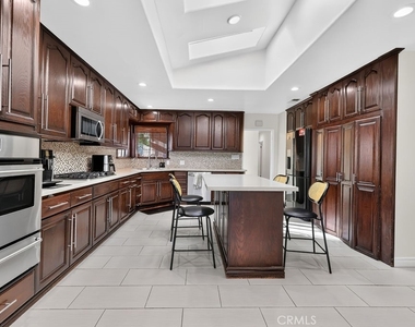 1256 Irving Avenue - Photo Thumbnail 15
