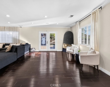 1256 Irving Avenue - Photo Thumbnail 7