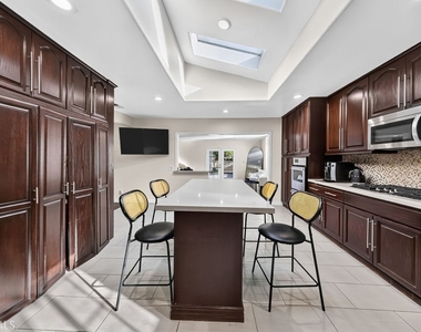 1256 Irving Avenue - Photo Thumbnail 19