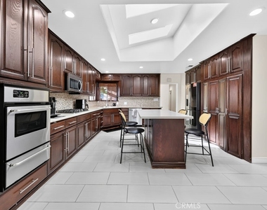 1256 Irving Avenue - Photo Thumbnail 16