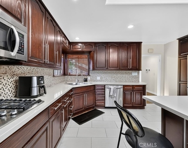 1256 Irving Avenue - Photo Thumbnail 18