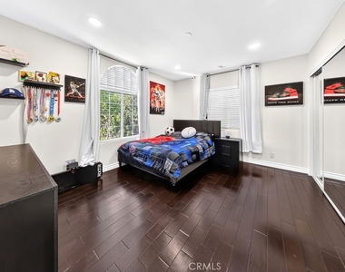 1256 Irving Avenue - Photo Thumbnail 34