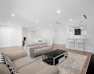7078 Park Manor - Photo Thumbnail 4