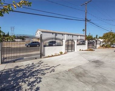 7406 Radford - Photo Thumbnail 20