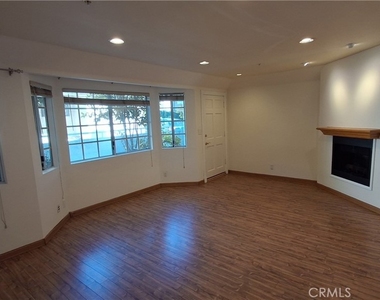 1328 N Columbus Avenue - Photo Thumbnail 4