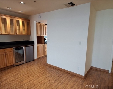 1328 N Columbus Avenue - Photo Thumbnail 6