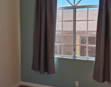 1328 N Columbus Avenue - Photo Thumbnail 16