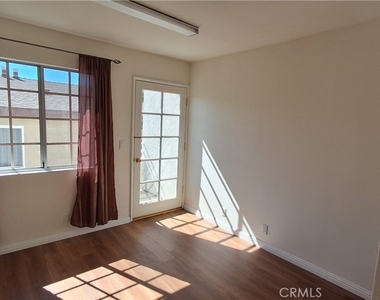 1328 N Columbus Avenue - Photo Thumbnail 18