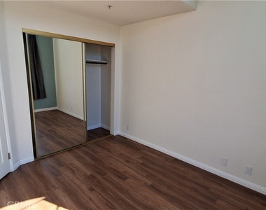 1328 N Columbus Avenue - Photo Thumbnail 17