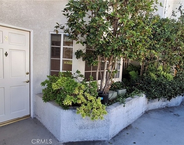 1328 N Columbus Avenue - Photo Thumbnail 1