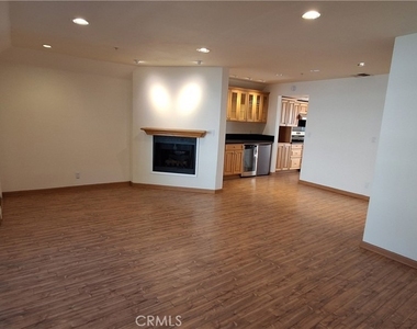 1328 N Columbus Avenue - Photo Thumbnail 3