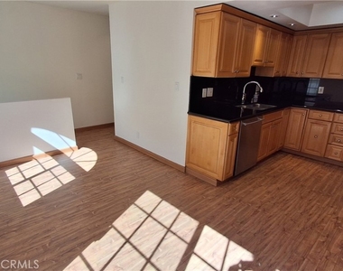 1328 N Columbus Avenue - Photo Thumbnail 11