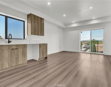 1575 Ricardo Street - Photo Thumbnail 12