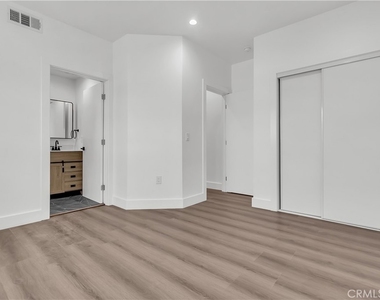 1575 Ricardo Street - Photo Thumbnail 5