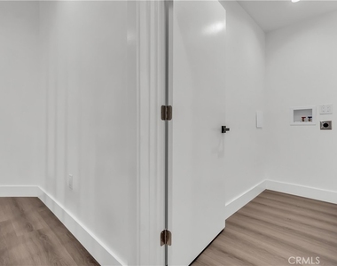 1575 Ricardo Street - Photo Thumbnail 7