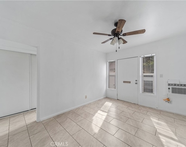 1127 E 67th Street - Photo Thumbnail 4