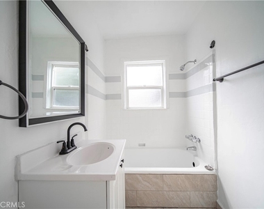 1127 E 67th Street - Photo Thumbnail 11