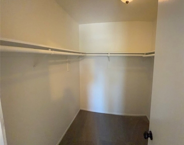 7601 Newlin Ave - Photo Thumbnail 6