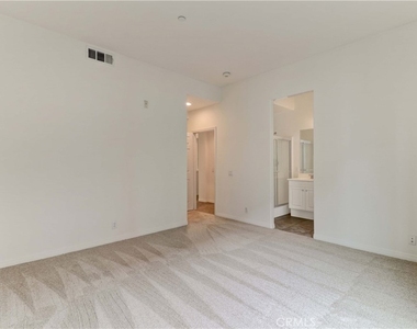 706 W First Street - Photo Thumbnail 12