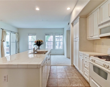 706 W First Street - Photo Thumbnail 9