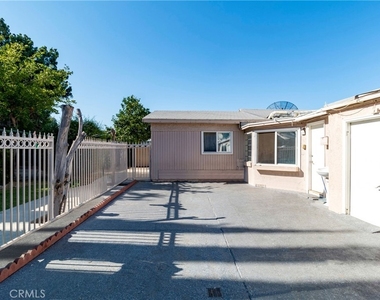 6340 Wilbur Avenue - Photo Thumbnail 12
