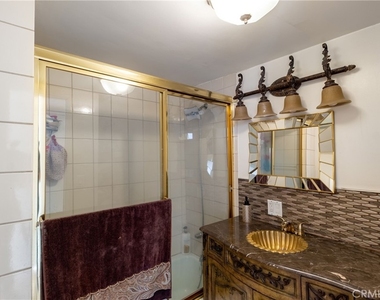 6340 Wilbur Avenue - Photo Thumbnail 5