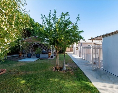 6340 Wilbur Avenue - Photo Thumbnail 13