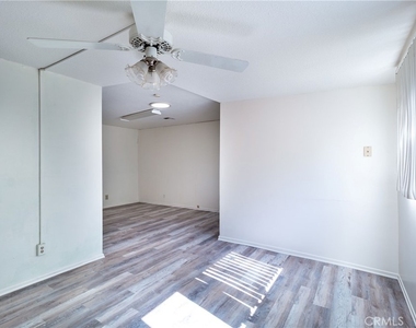 6340 Wilbur Avenue - Photo Thumbnail 9